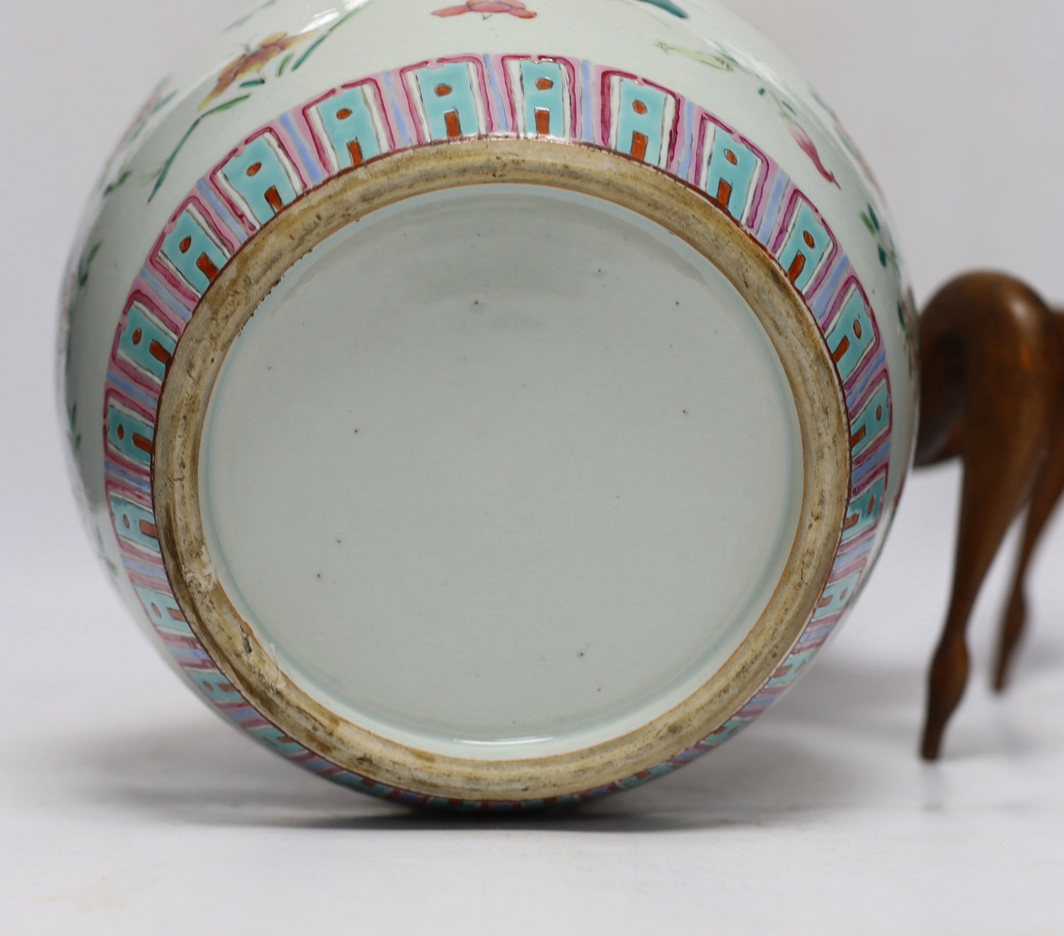 A 19th century Chinese famille verte jar and cover, on associated wooden stand, vase 22cm